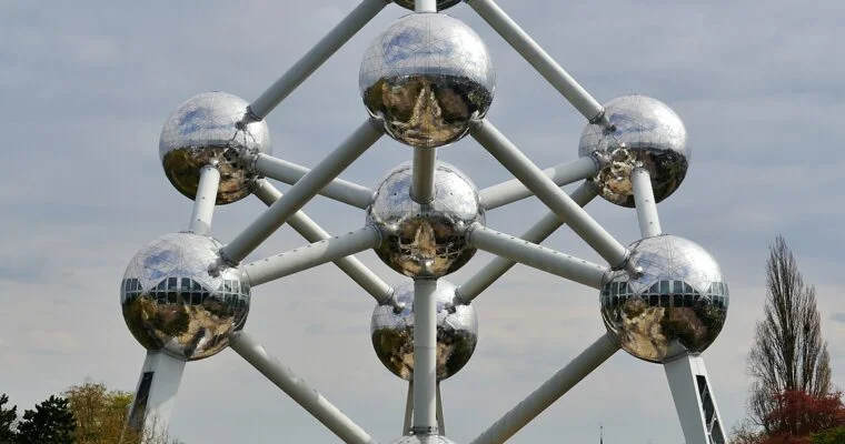 Descubre la icónica estructura del Atomium en Bruselas, en Bélgica