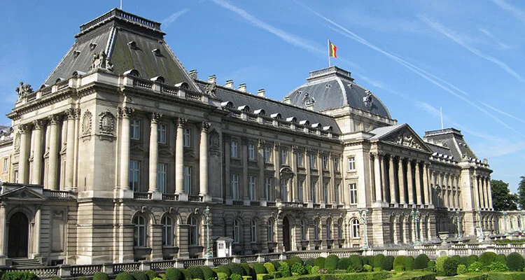 Descubre la belleza del Palacio Real de Bruselas en Bélgica.